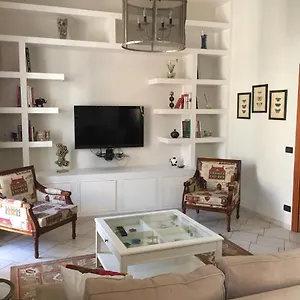  Appartamento Centro Storico, Piazza Carmine: La Casa Di Angela Italia